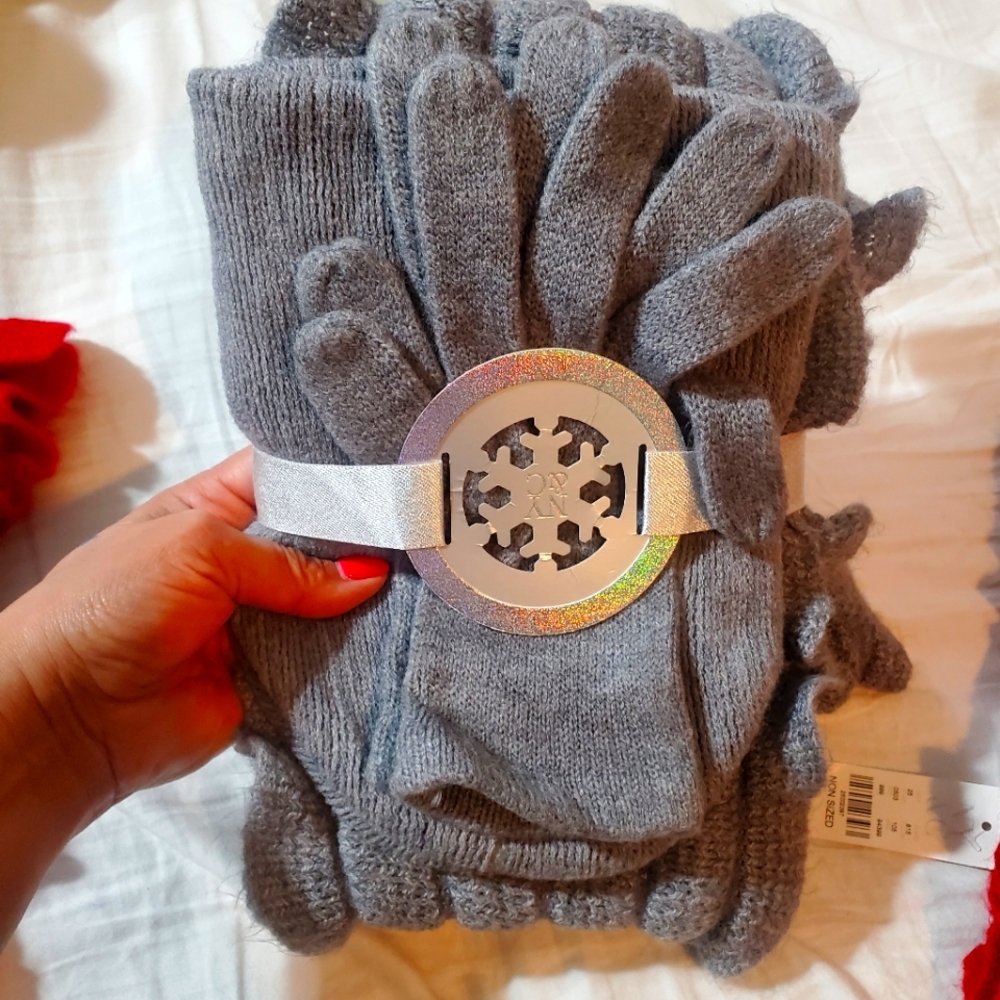 Scarf, beanie, gloves. .🥰🥰🥰🥰bufanda, guantes , gorra